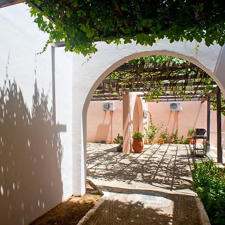 Dolphin Apartments Frangocastelo Bagian luar foto
