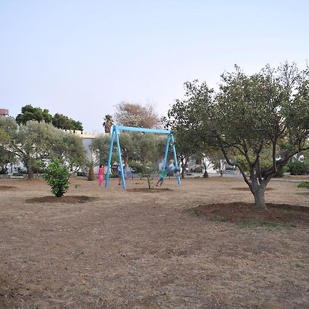 Dolphin Apartments Frangocastelo Bagian luar foto