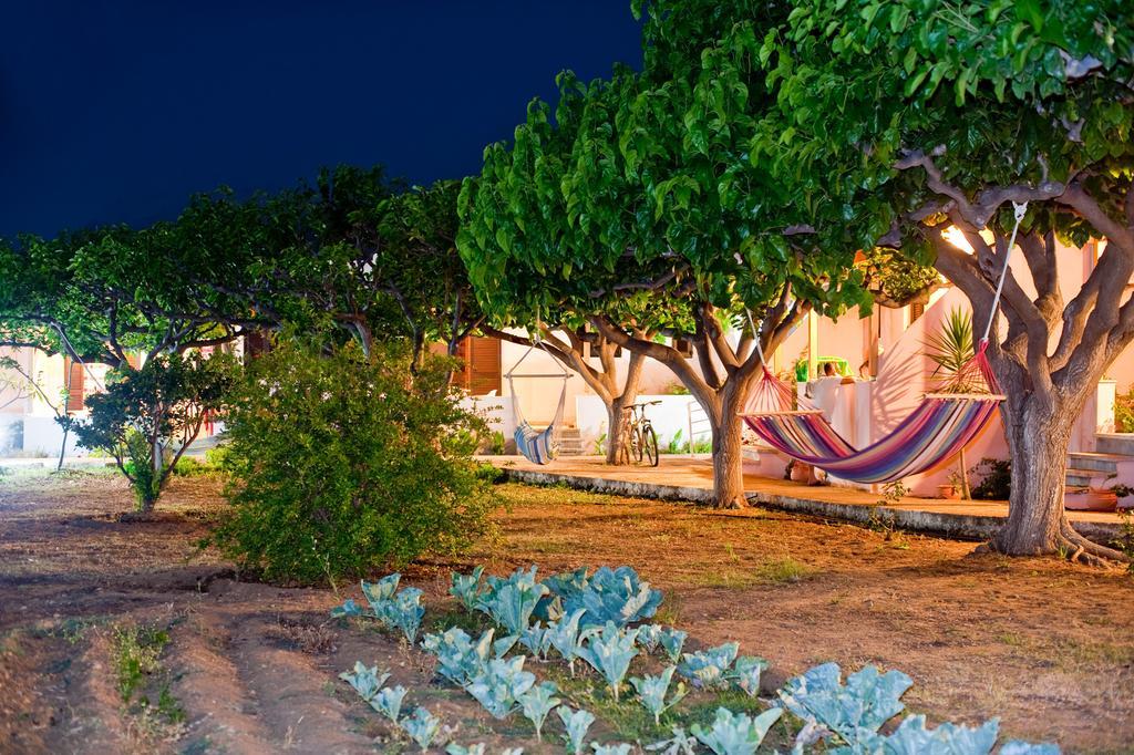 Dolphin Apartments Frangocastelo Bagian luar foto