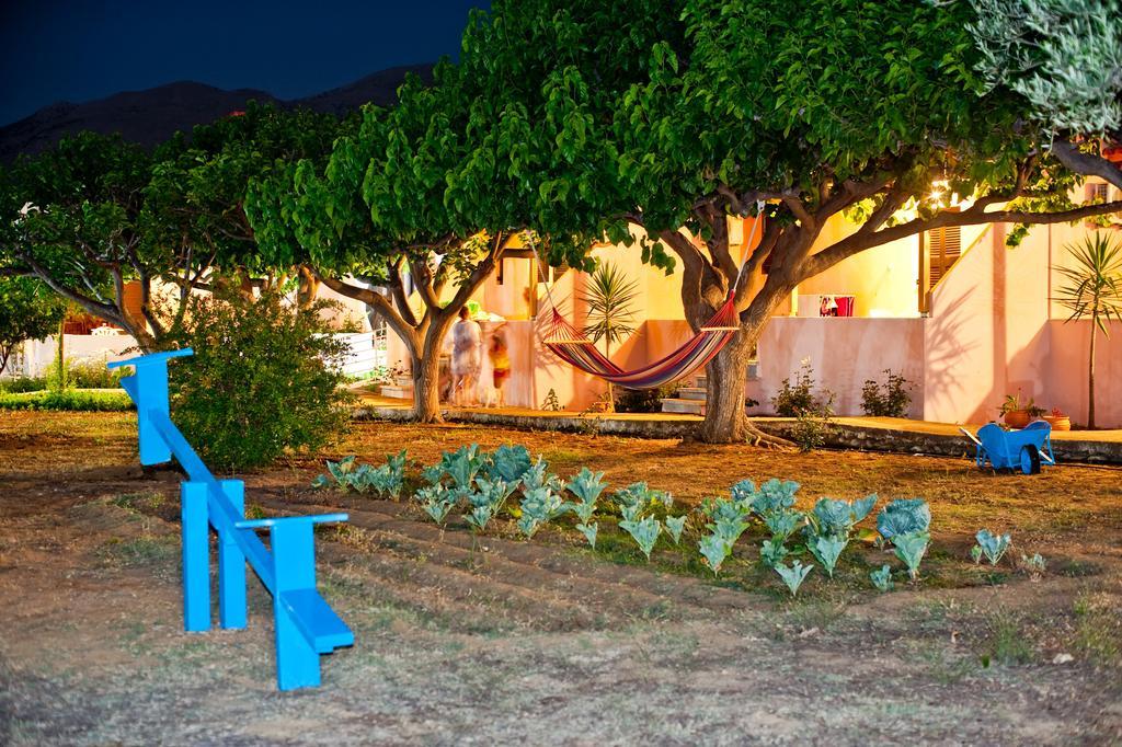 Dolphin Apartments Frangocastelo Bagian luar foto