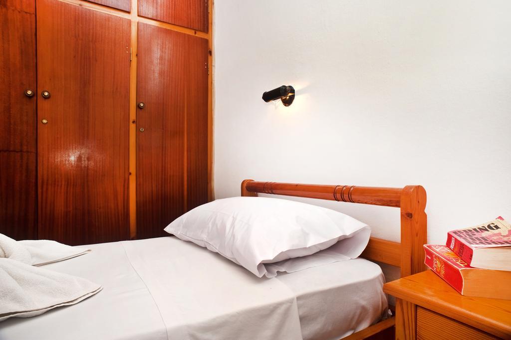Dolphin Apartments Frangocastelo Bagian luar foto