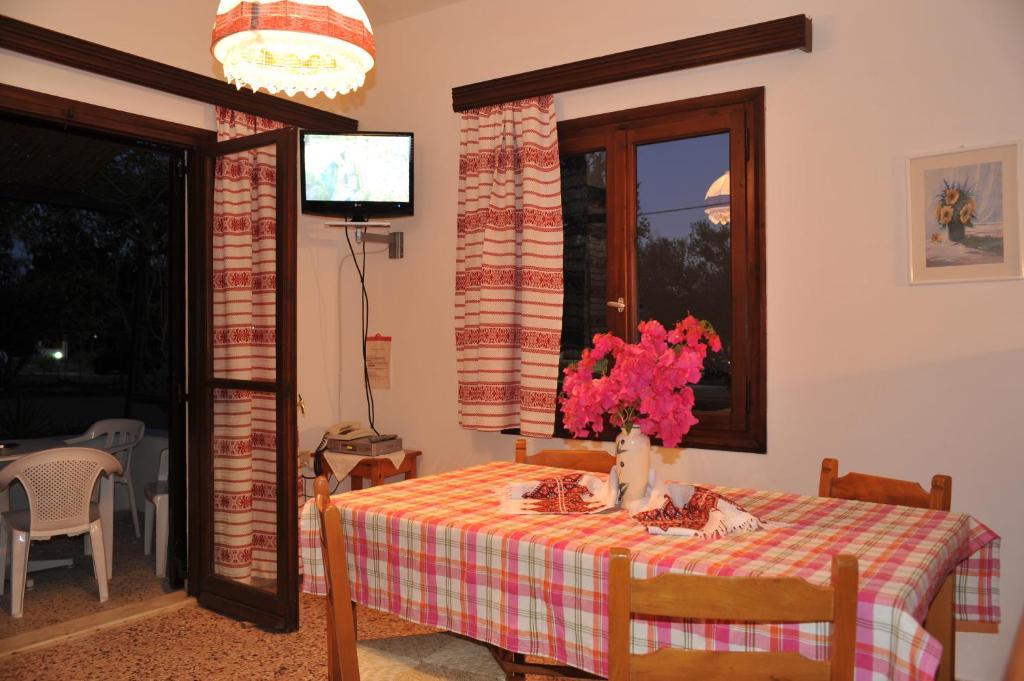 Dolphin Apartments Frangocastelo Ruang foto